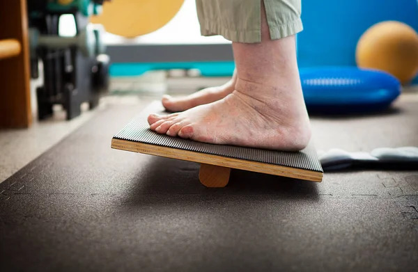 depositphotos_598783194-stock-photo-physiotherapy-balance-exercises-vestibular-rehabilitation