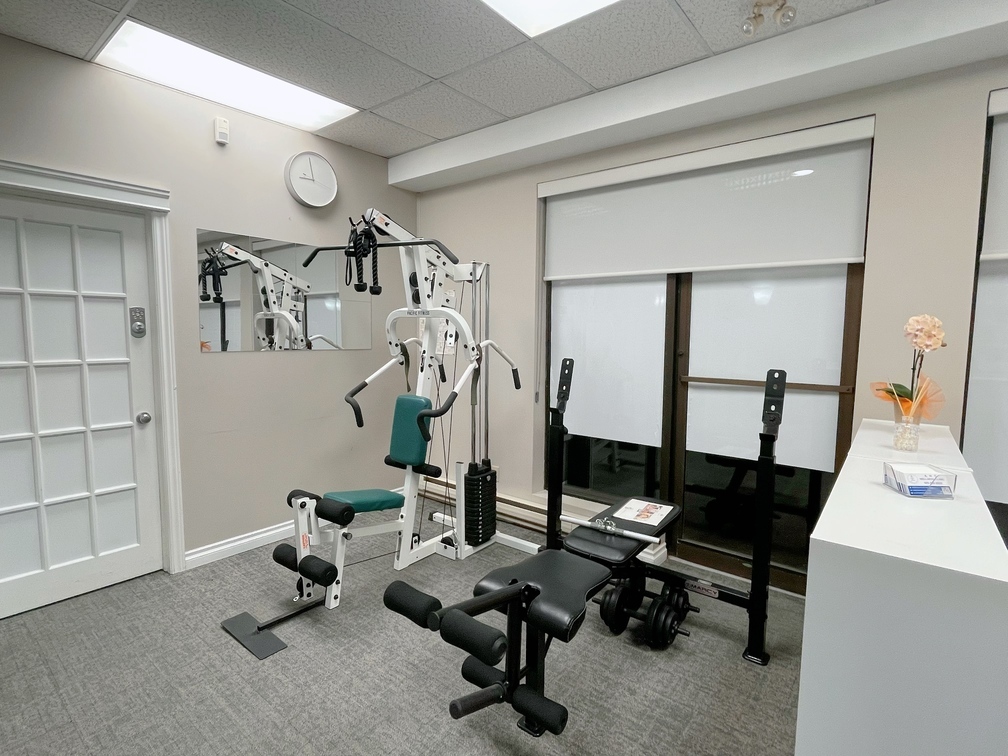 Ahc%20wellness%20clinic maasage%20therapy,%20acupuncture,%20osteopath