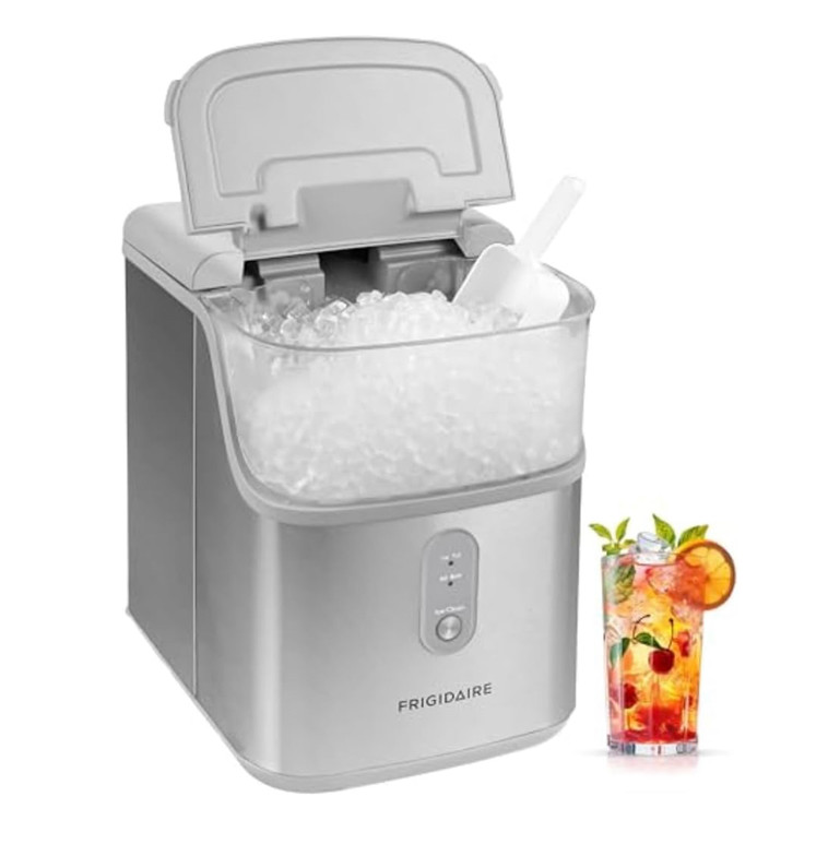 Nugget ice machine at Back In Health Lutz beverage station