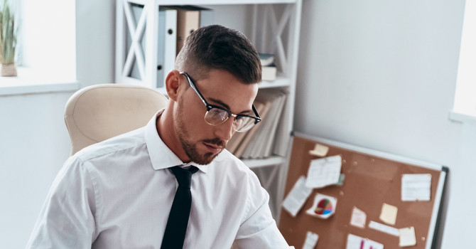 Professional Burnout: Early Signs, Why It Happens, and How Therapy Helps You Recover