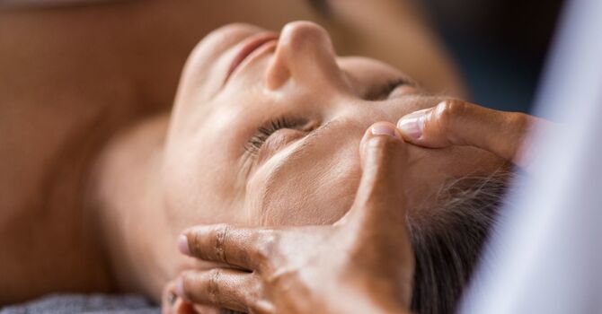 How A Headache Massage Helps Relieve Migraines and Chronic Head Pain