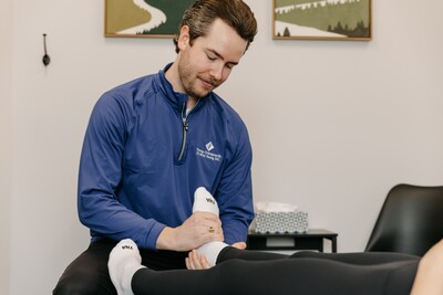 Link to: https://youngchiropractic.ca/pages/foot-ankle-pain
