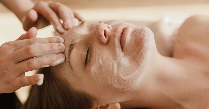 Eminence Express Glow Facial