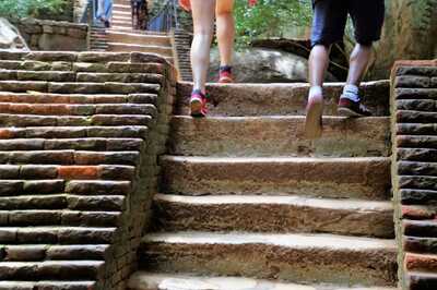 Pain When Walking
or Climbing Stairs