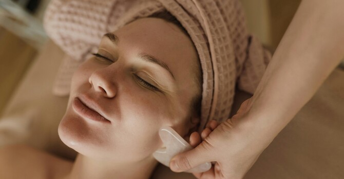 The Differences Between Gua Sha and the Graston Technique [Infographic] image