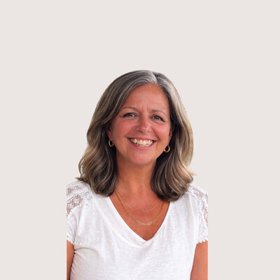  Jennifer Matesic, Psychotherapist at TMHC Counselling, available for mental health booking and family therapy sessions.