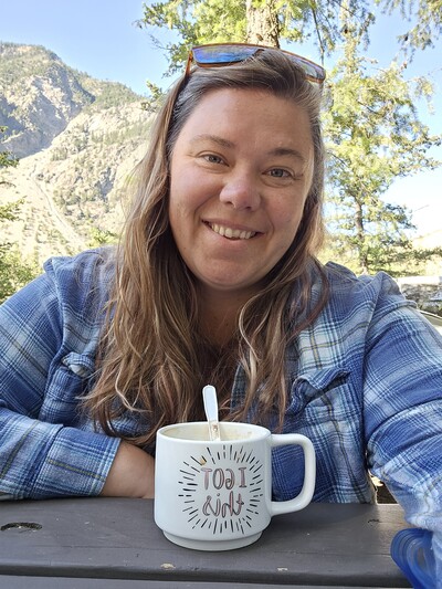 Karmin Manning smiling outdoors at Hidden Valley Farm in Lillooet, BC inspirational coffee mug quote "I got this"