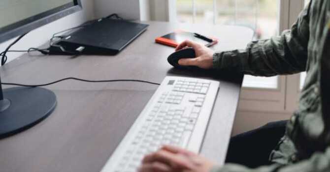 Our Tips to Improve Your Desk Ergonomics image