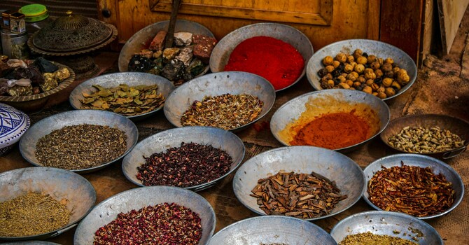 5 Rockstar Chinese Herbs that Foster Hair Growth image