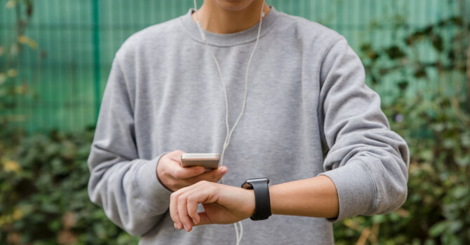 How Wearable Tech & Smartphone Apps Are Helping Track Your Pain & Posture (And Why Your Chiropractor Cares) image