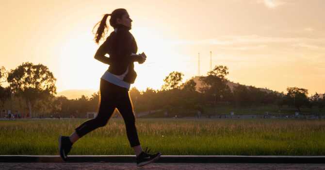 10 SIGNS YOU NEED TO SEE THE CHIROPRACTOR image