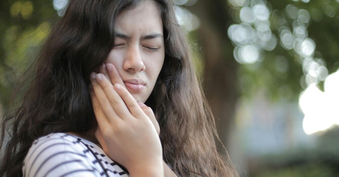 What Causes Jaw Clicking and Popping? TMJD Explained  image