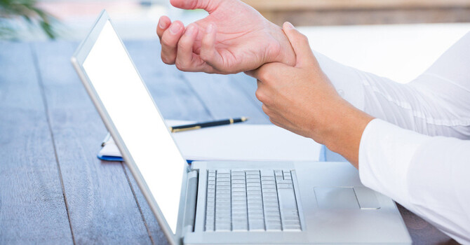 How Chiropractic Care Heals Carpal Tunnel Syndrome Naturally image