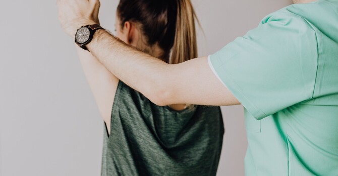 Frozen Shoulder Treatment in Evanston, IL | Cornerstone Health