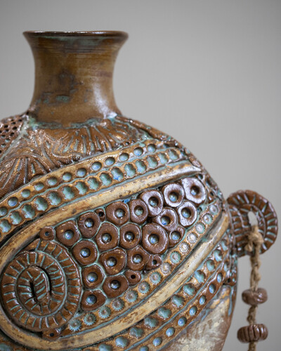 The Whispering Urn