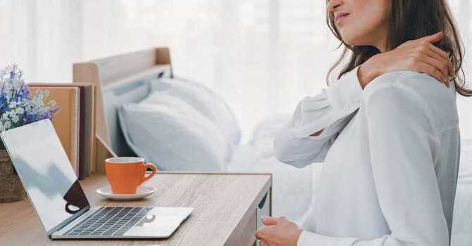 Set Up Your Workstation To Avoid Neck Pain And Injury