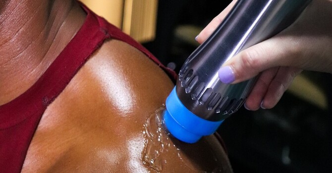 Shockwave Therapy for Hip Bursitis: Getting Back to Training Without Surgery image