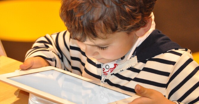 Finding a Healthy Balance with Screen Time: Realistic Tips for Busy Families