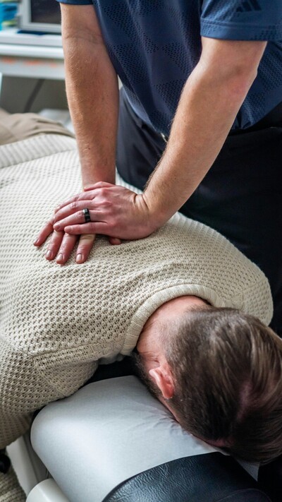 Link to: https://momentumkelowna.com/services/spinal-decompression-therapy