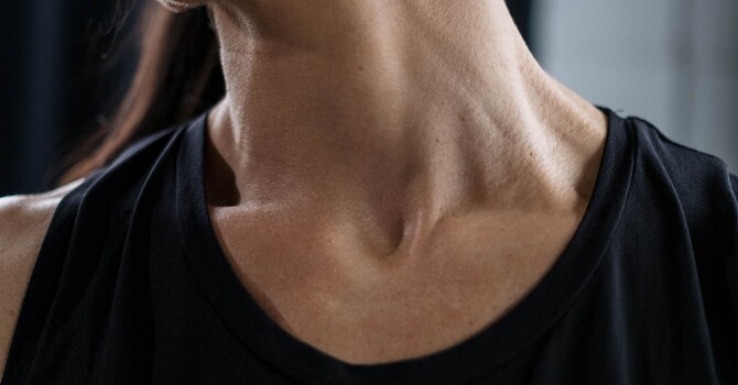 Why Does My Neck Crunch When I Roll My Head? A Chiropractor Explains image
