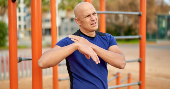 Benefits of Natural Chiropractic Solutions to Treat Shoulder Pain image