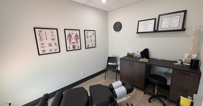 Shoulder Pain Treatment in Red Deer: How Chiropractic, Dry Needling and Shockwave Therapy May Help