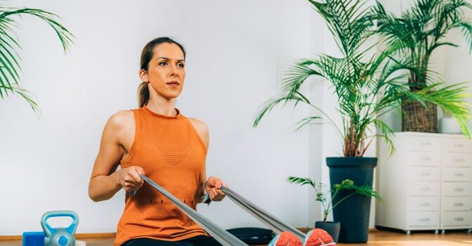 The 30-Second Exercise to Stimulate Your Vagus Nerve and Calm Your Mind image