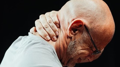Neck pain and whiplash treatment in Kissimmee – auto injury chiropractor Dr. Bryon Moore