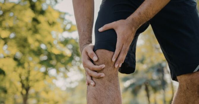 How a Sports Chiropractor Can Help You Recover from Runner's Knee image