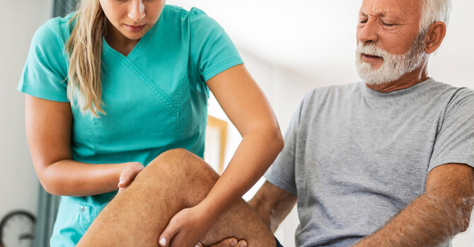 Worried About Knee Arthritis? Here’s How to Relieve Knee Pain Naturally  image